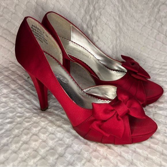 Monteblanco Red Satin Bow Heels | Size 7M - Picture 1 of 10